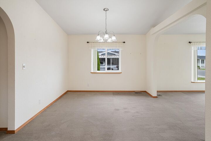 Property Photo:  1811 N Grady Ln  WA 99016