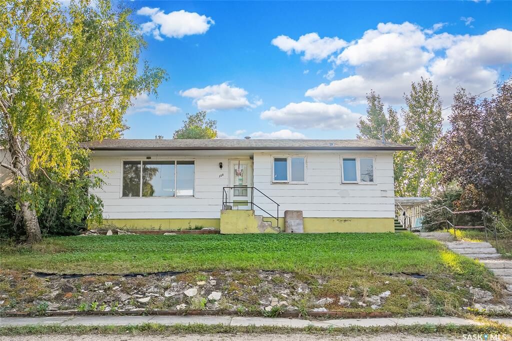 Property Photo: 308 3rd Avenue SK S0K 4Y0