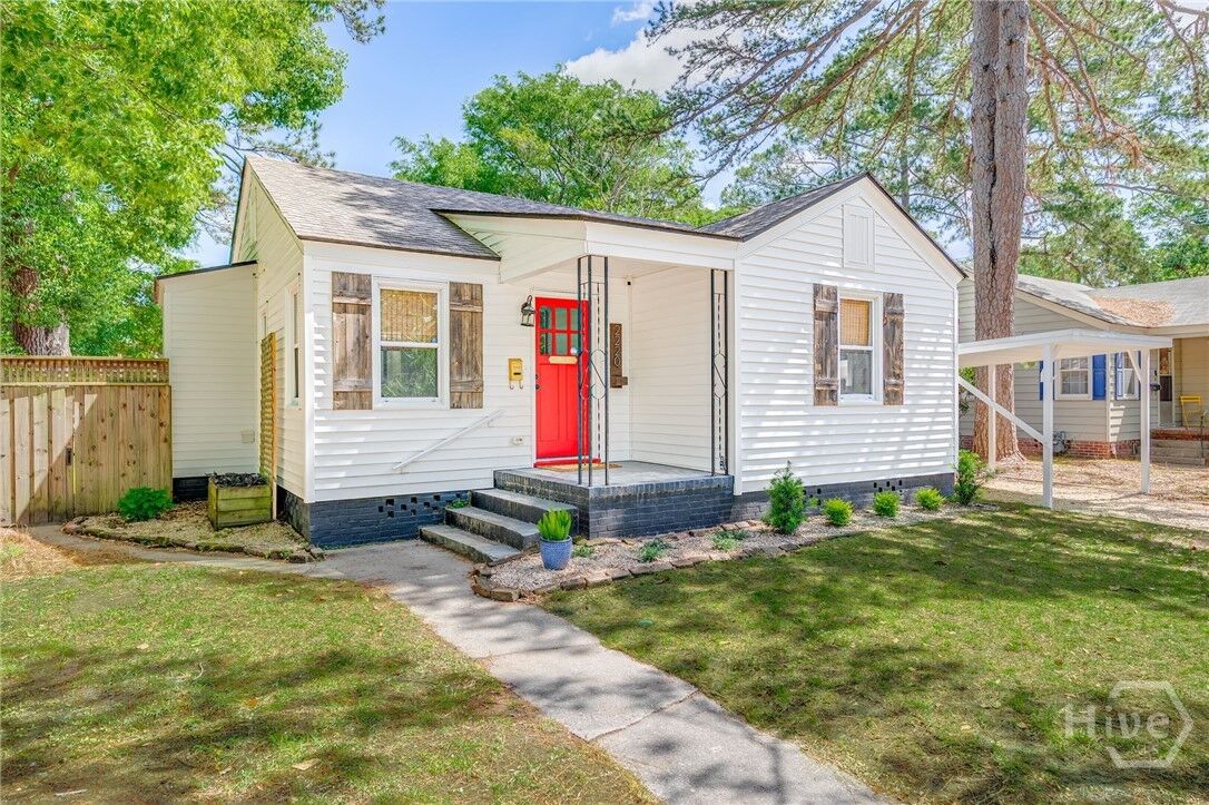 Property Photo:  2220 E 38th Street  GA 31404 