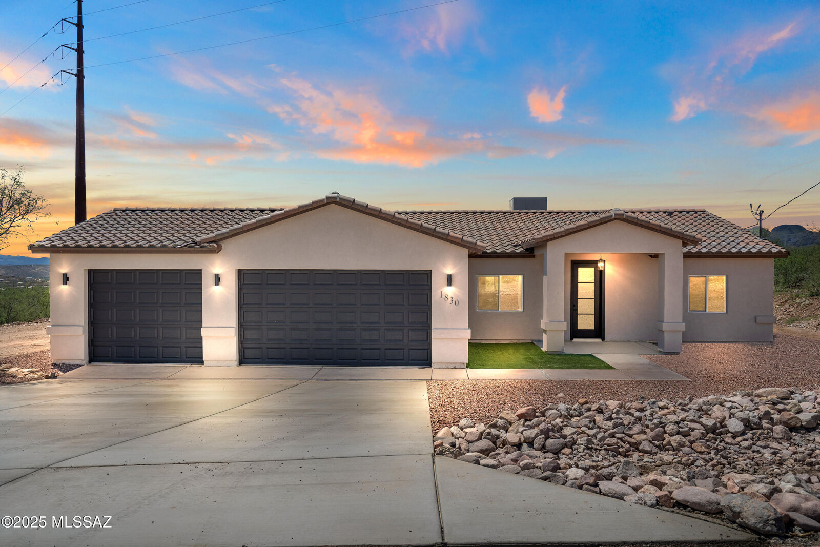 Property Photo:  1830 Circulo Glorieta  AZ 85648 