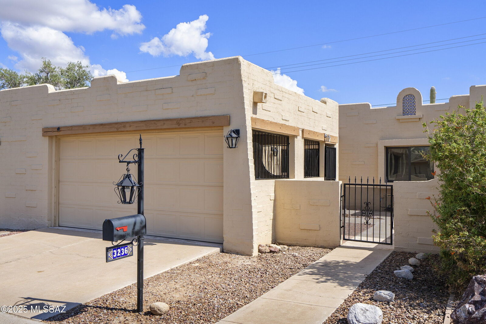 Property Photo: 3236 W Moondance Way AZ 85741