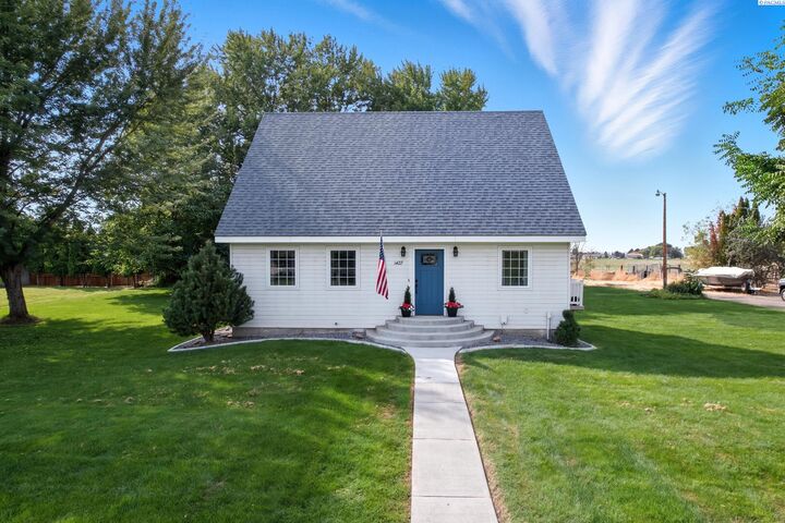 1427 Lake Road  Burbank WA 99323-0930 photo