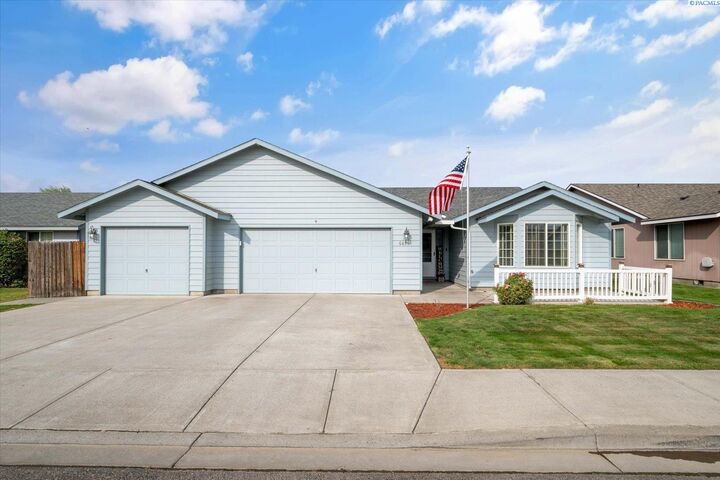 Property Photo:  5008 Matia Ln  WA 99301 