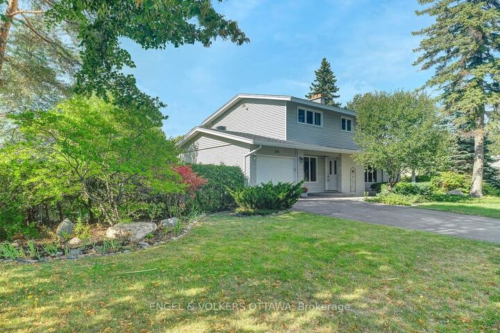 Property Photo:  29 Qualicum Street  ON K2H 7H1 