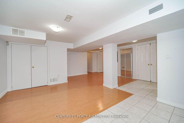 Property Photo:  72 Lynvalley Crescent Bsmt  ON M1R 2V4 