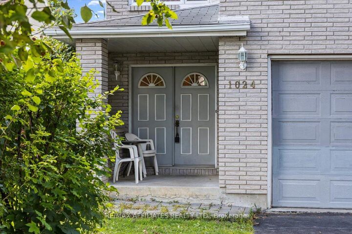 Property Photo:  1024 Miss Ottawa Street  ON K1J 7B1 