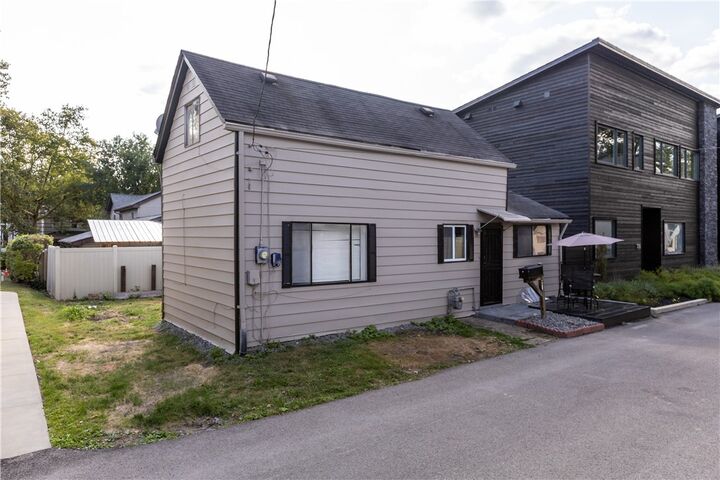 Property Photo: 314 Sprott Way PA 15143
