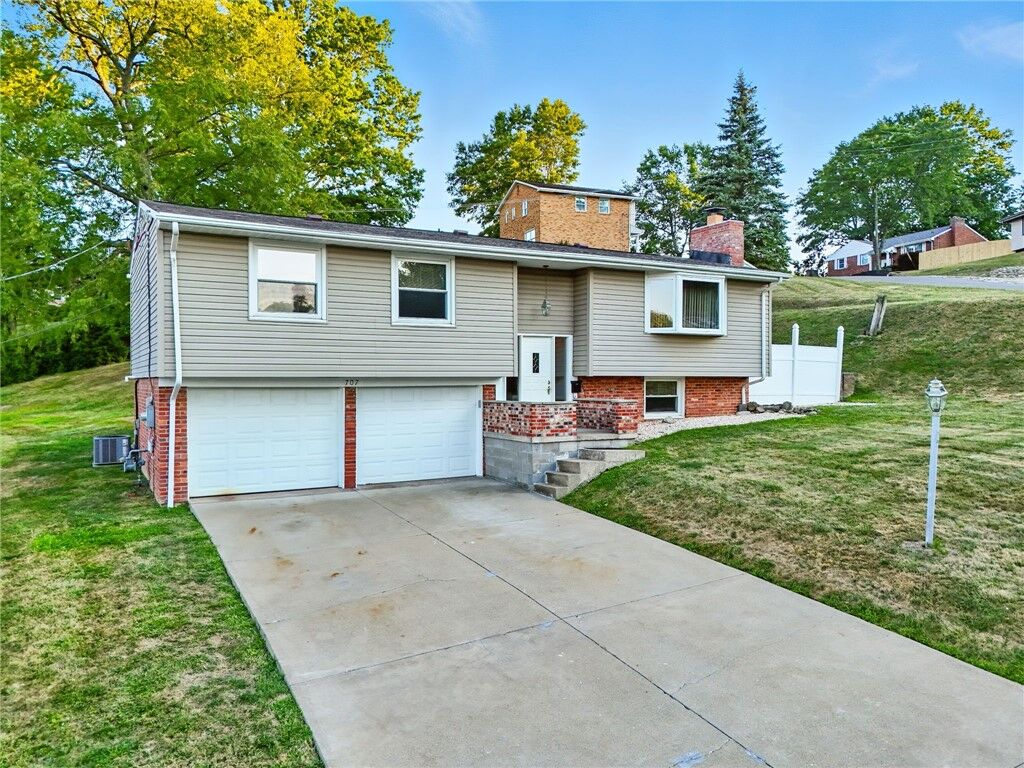Property Photo:  707 Alpine Dr  PA 15317 