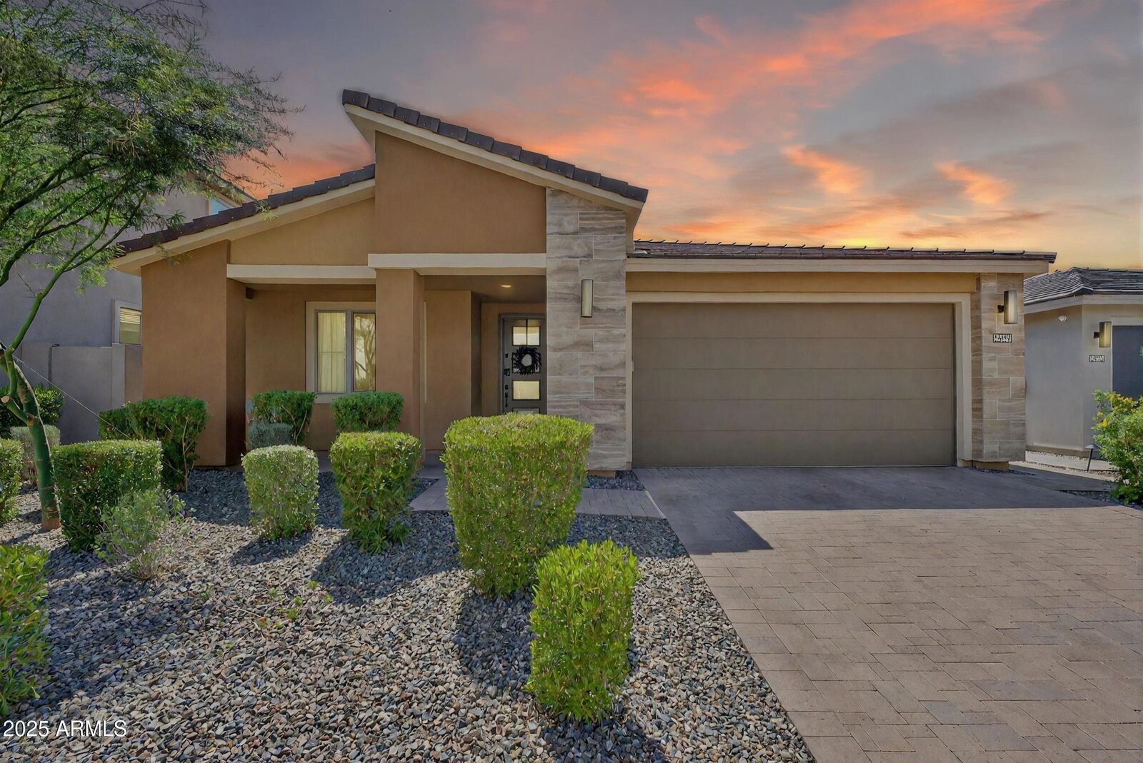 Property Photo: 5939 E Abraham Lane AZ 85054