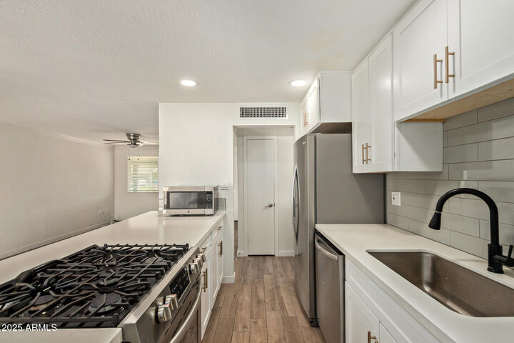 Property Photo:  1724 W Voltaire Avenue  AZ 85029 