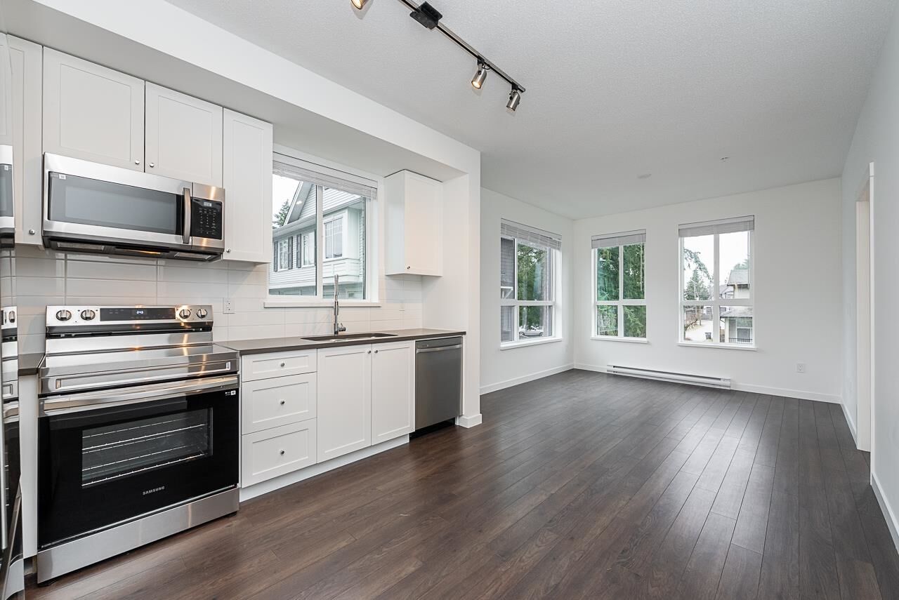 Photo de la propriété:  15738 85 Avenue 214  BC V4N 6Y1 