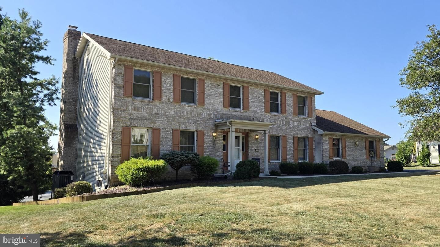 Property Photo:  2415 W Bayberry Drive  PA 17112 