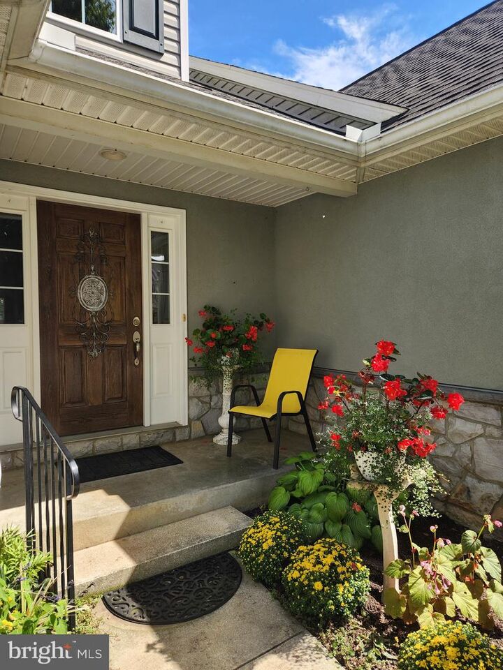 Property Photo:  1317 Cantebury Drive  PA 17552 