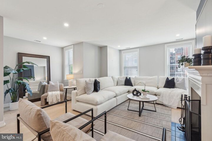 Property Photo: 910 Spruce Street 10 PA 19107
