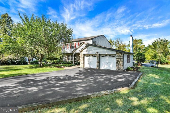 Property Photo:  528 Saint Lawrence Way  PA 18925 