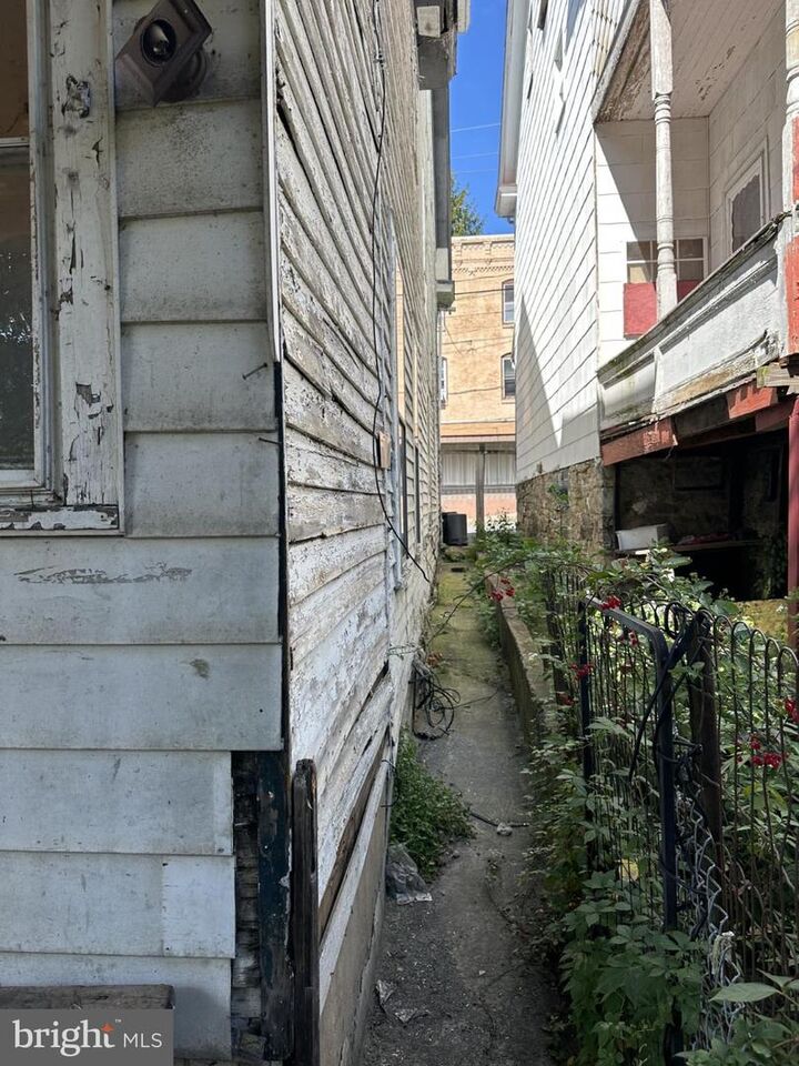 Property Photo:  718 E Race Street  PA 17872 