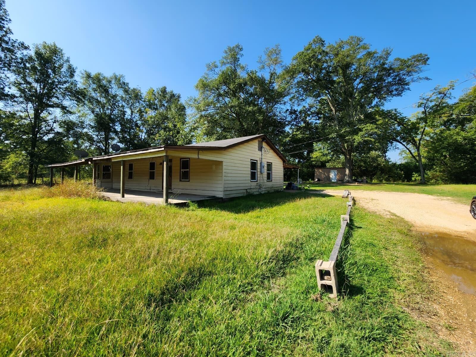 Property Photo:  305 S Cane  AR 71766 
