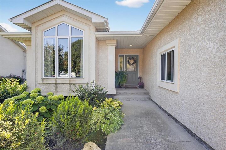Property Photo:  25 Northview Crescent  MB R5G 2A8 