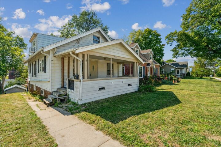 Property Photo: 321 22nd Street NE IA 52402