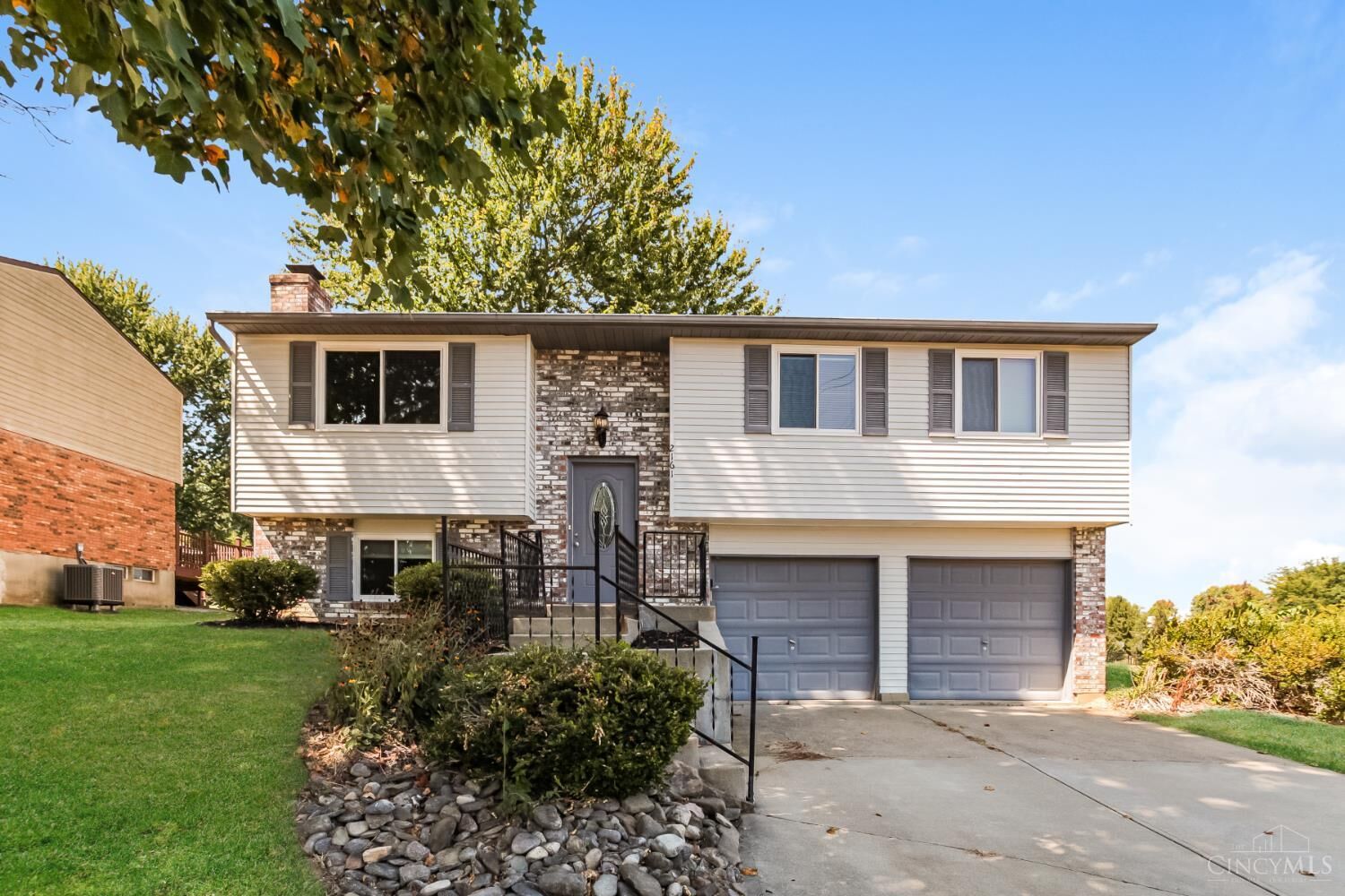 Property Photo:  2161 Knightsbridge Drive  OH 45244 