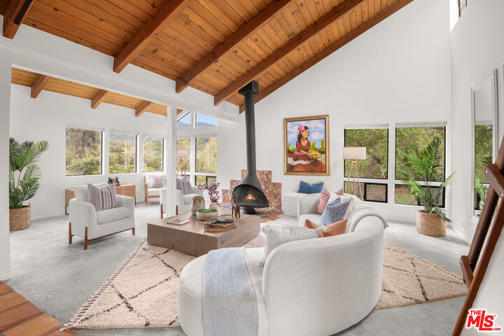 Property Photo: 1639 Oak Dr CA 90290