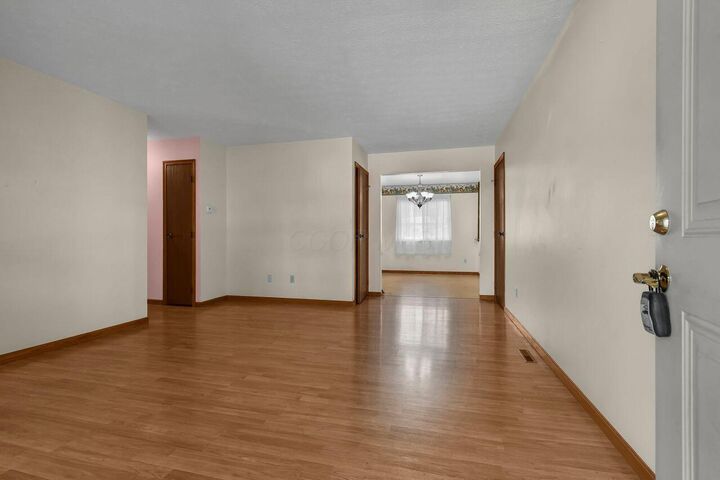 Property Photo:  1141 Whispering Pines Court  OH 43056 