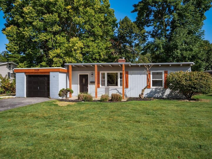 Property Photo: 2458 Edgevale Road OH 43221