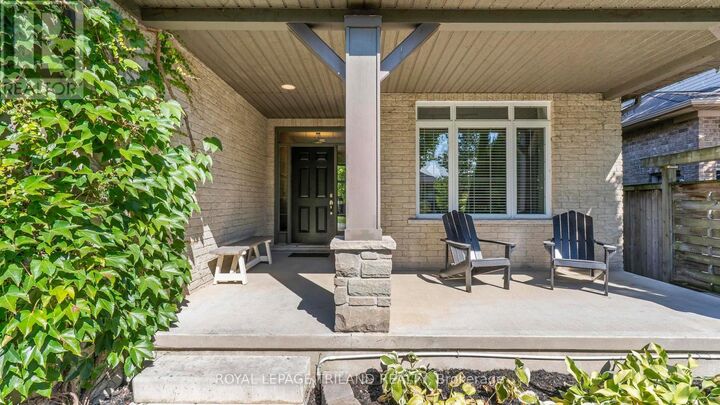 Photo de la propriété:  63 Hummingbird Lane  ON N5R 6M8 