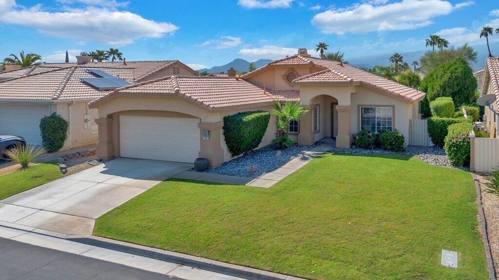 Property Photo:  269 Strada Nova  CA 92260 