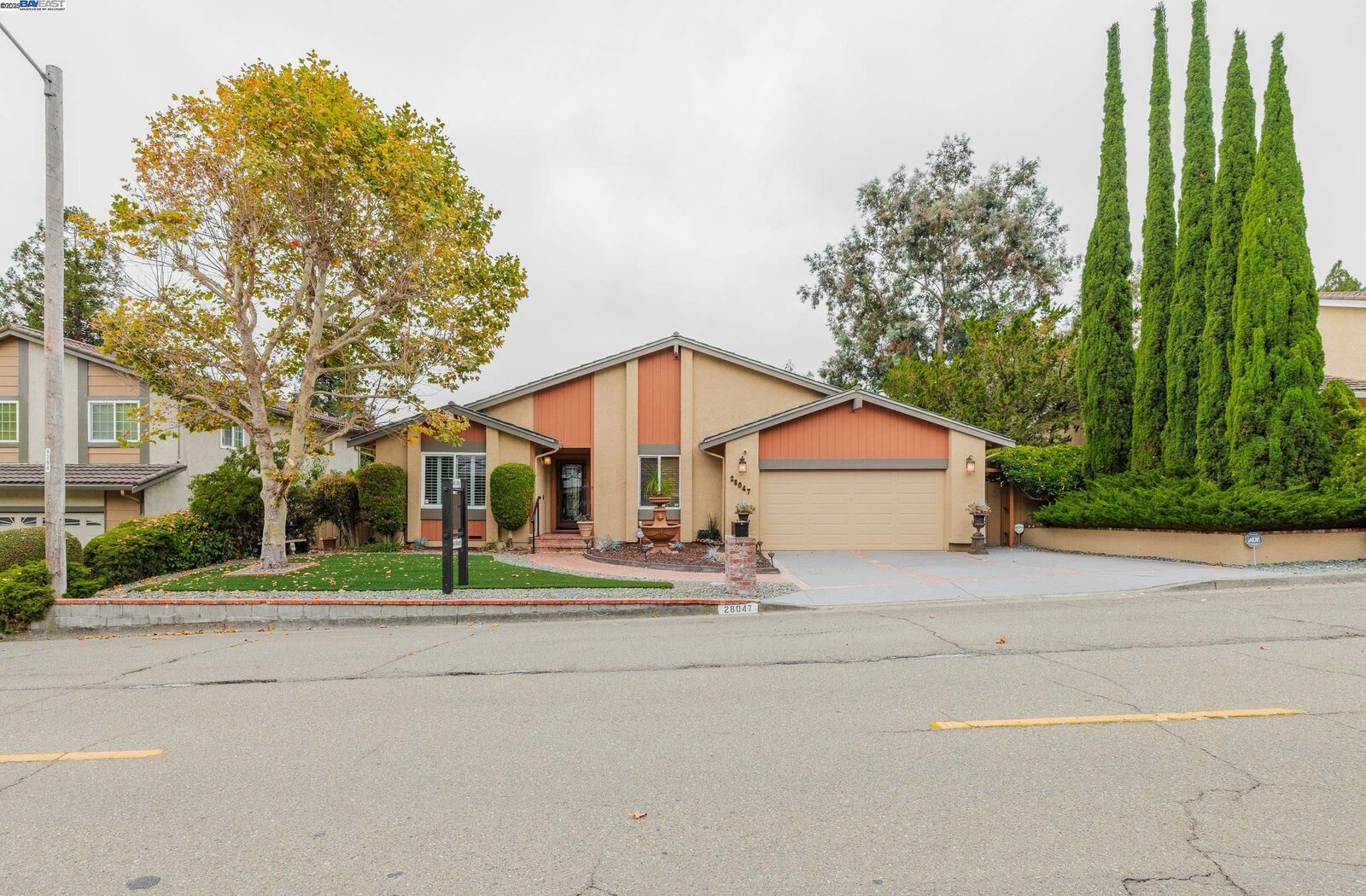 Property Photo: 28047 Dobbel Ave CA 94542