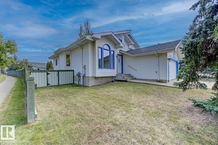 Property Photo:  1187 Potter Greens Drive NW  AB T5T 5Y6 