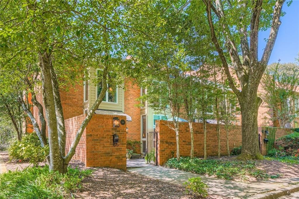 Property Photo: 54 Willow Glen GA 30342