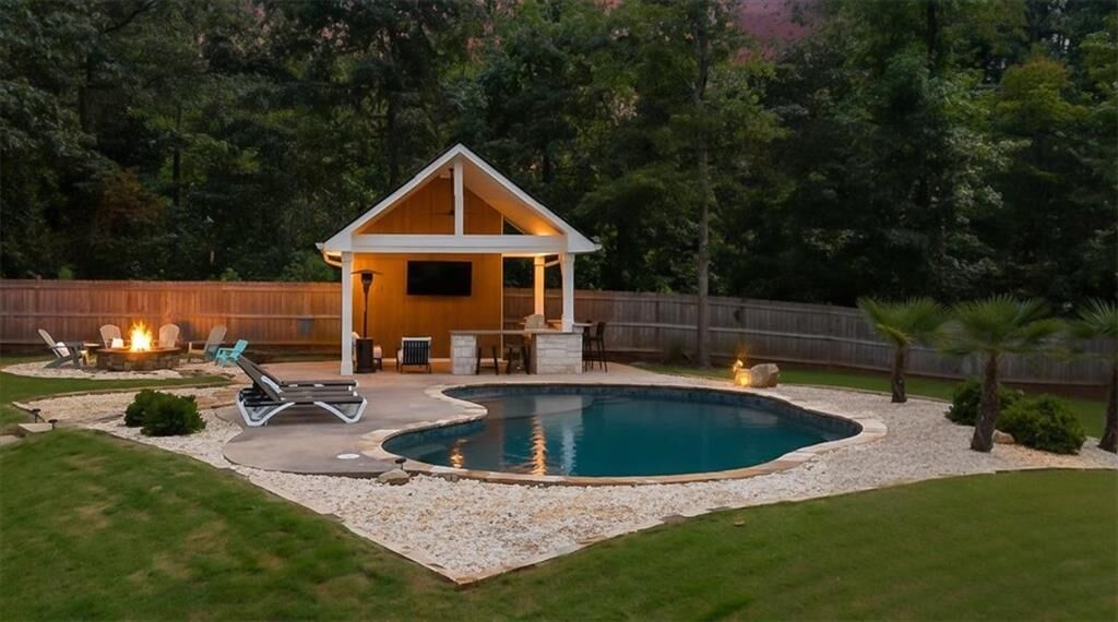 Property Photo:  1365 Ridgefield Drive  GA 30075 