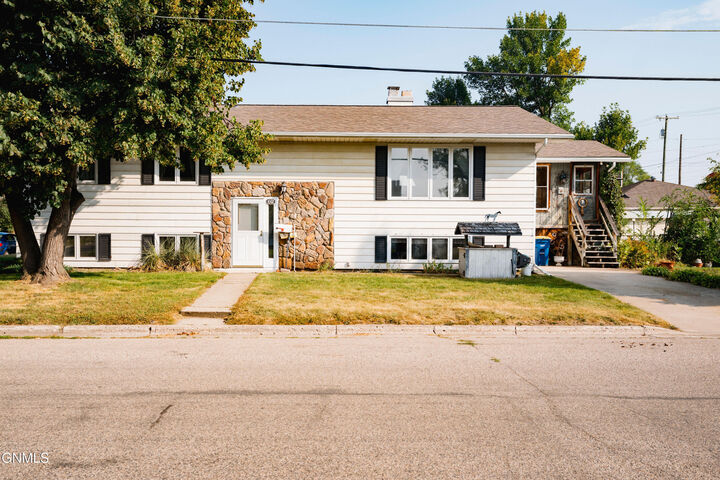 705 11th Street SE  Jamestown ND 58401 photo