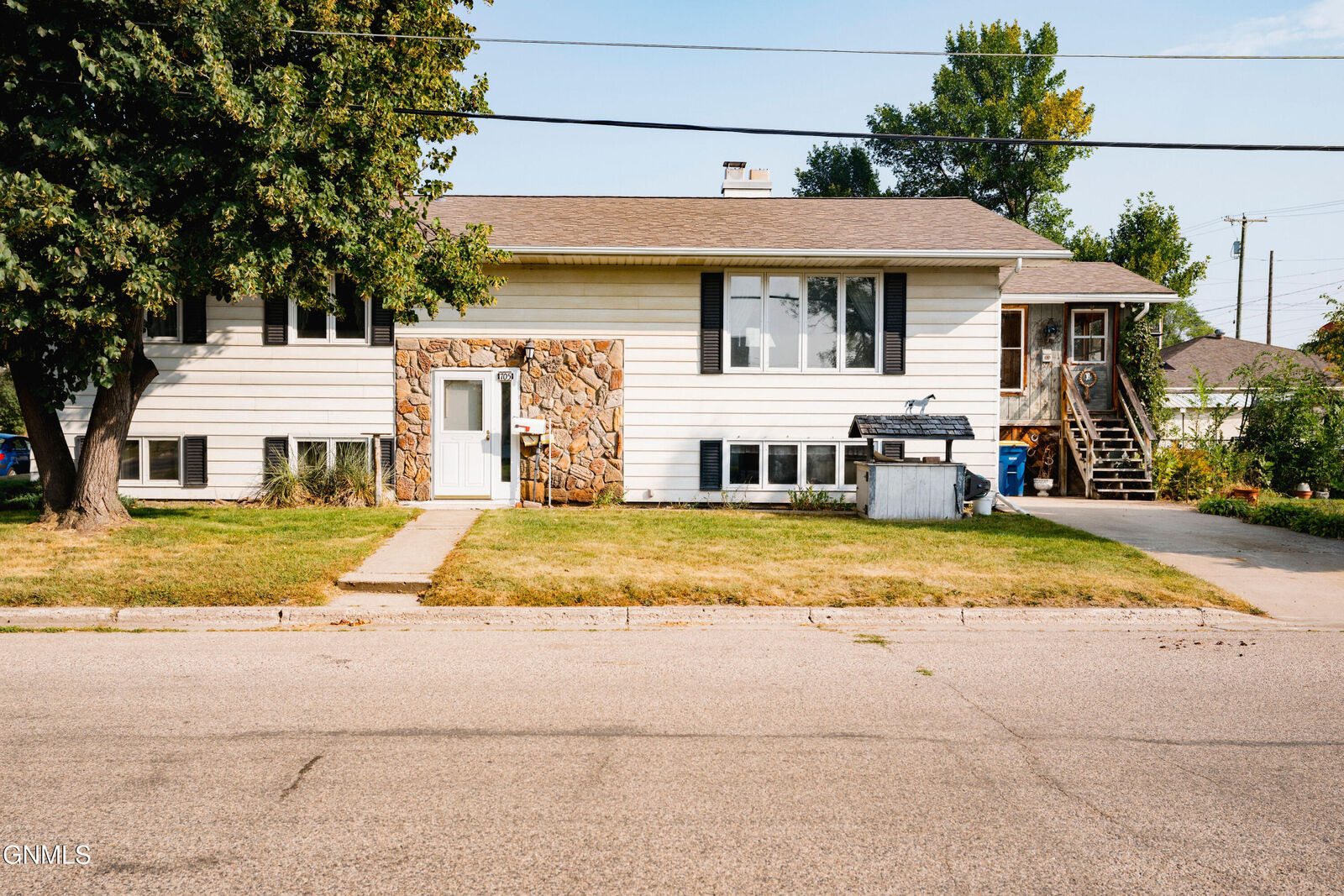 Property Photo:  705 11th Street SE  ND 58401 