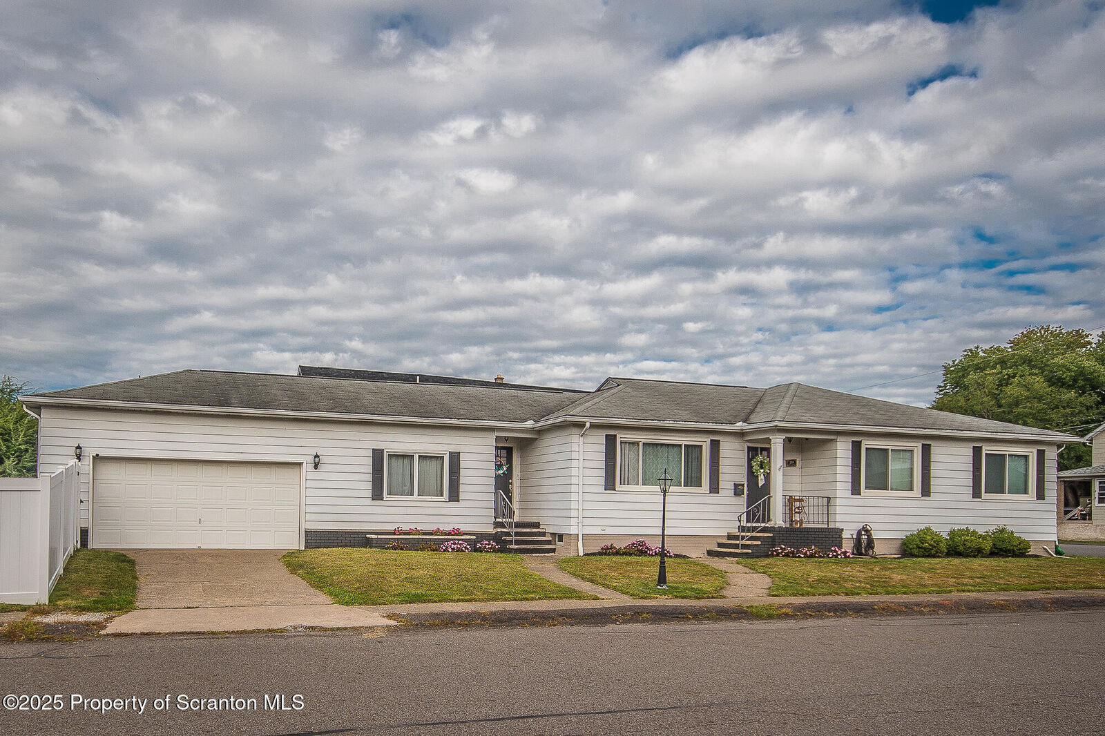 Property Photo:  231 Cherry Street  PA 18434 