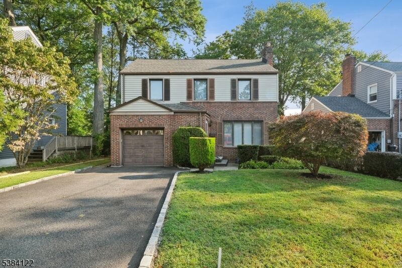 Property Photo:  20 Kew Dr  NJ 07081 