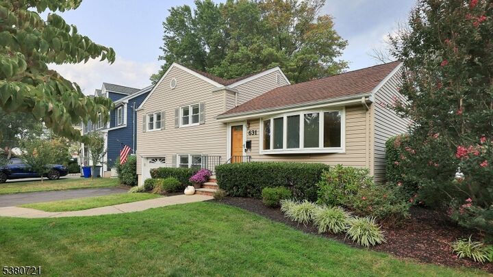 Property Photo: 631 Kensington Dr NJ 07090