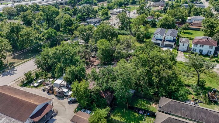 Property Photo:  2111 Jensen Drive  TX 77026 