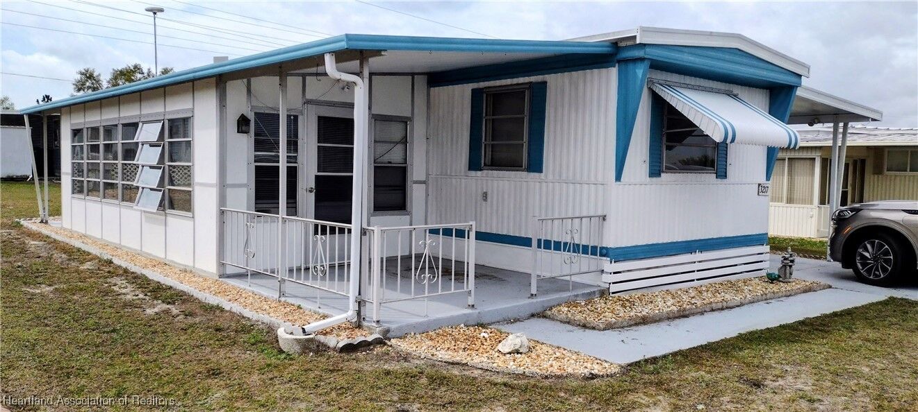 Property Photo: 3217 San Francisco Lane FL 33870