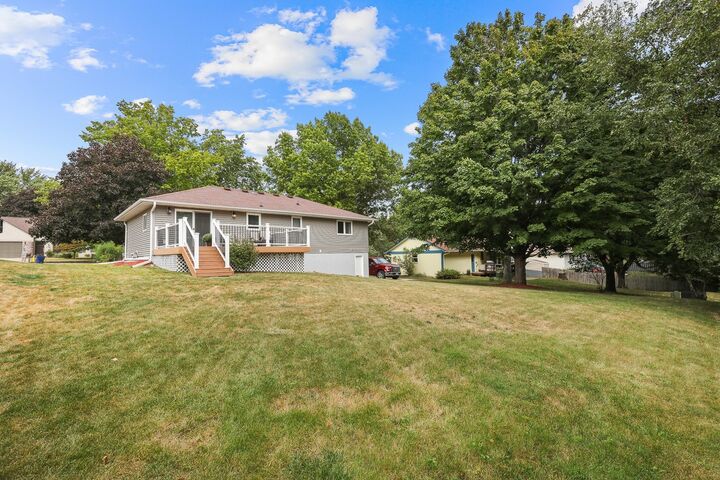 Property Photo:  921 Brentwood Drive  IA 50219