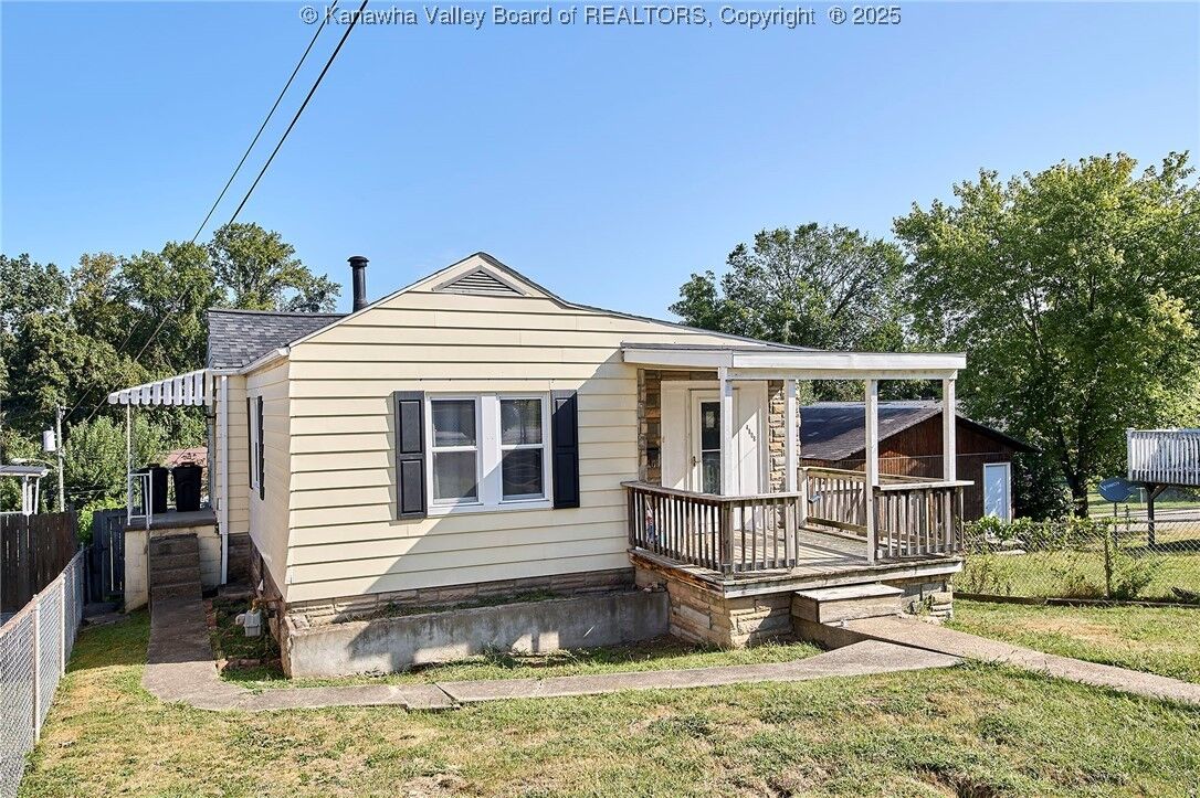 Property Photo:  4808 Spring Hill Avenue  WV 25309 