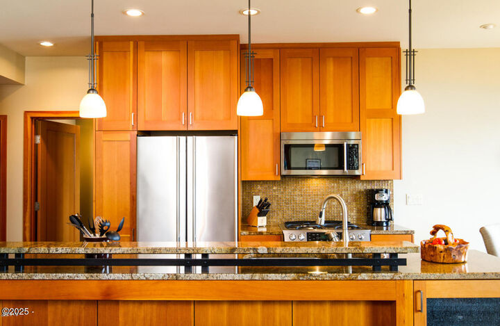 Property Photo:  33000 Cape Kiwanda Drive Unit 6, Week 36  OR 97135 