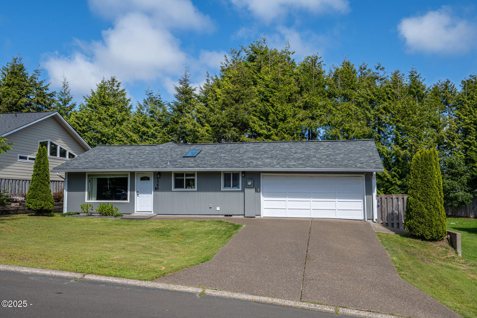 Property Photo:  1345 SW Fairway Drive  OR 97394 