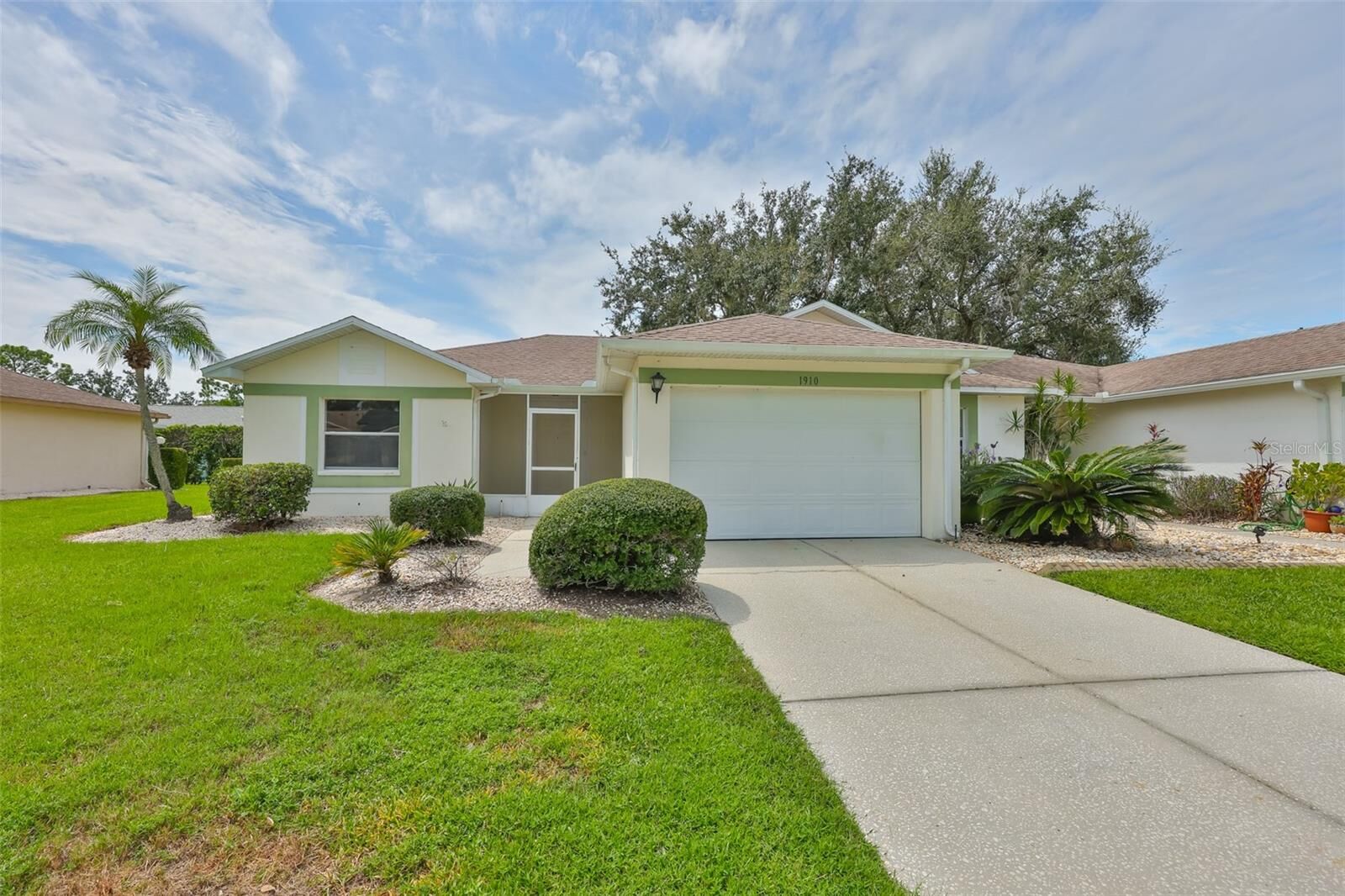 Property Photo:  1910 Grand Cypress Lane  FL 33573 