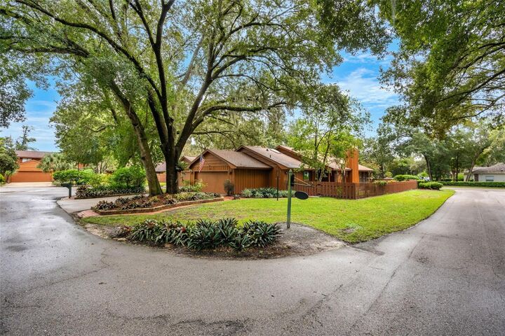 Property Photo:  26 E Village Drive  FL 32765 