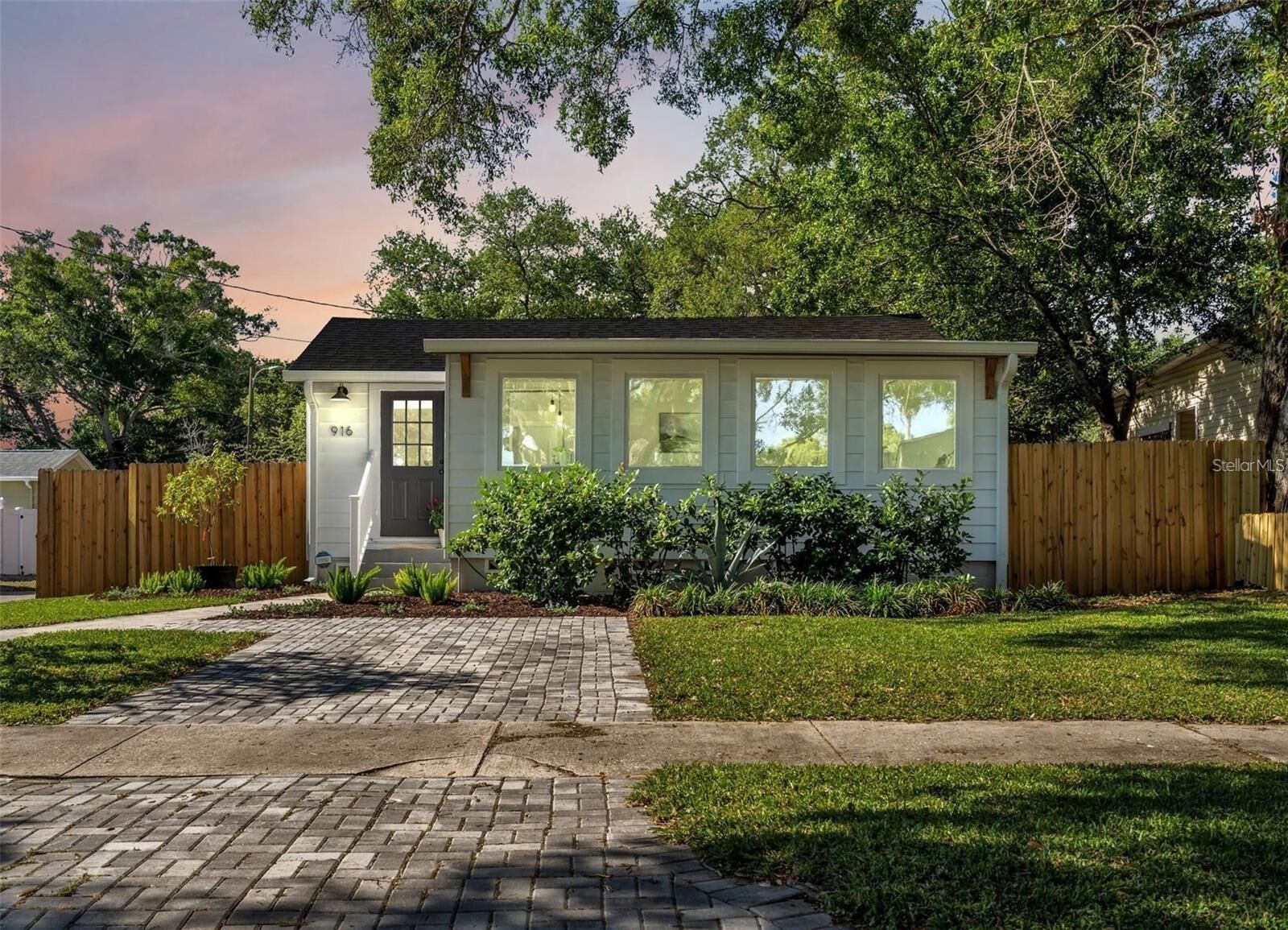 Property Photo: 916 47th Avenue N FL 33703