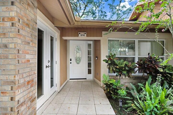 Property Photo:  1040 Sylvia Lane  FL 33613 