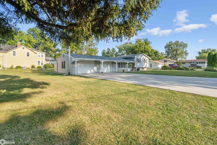 Property Photo:  906 Westland Drive  IA 52601