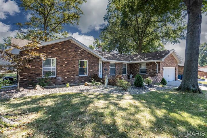 Property Photo: 6 Michael Court IL 62010